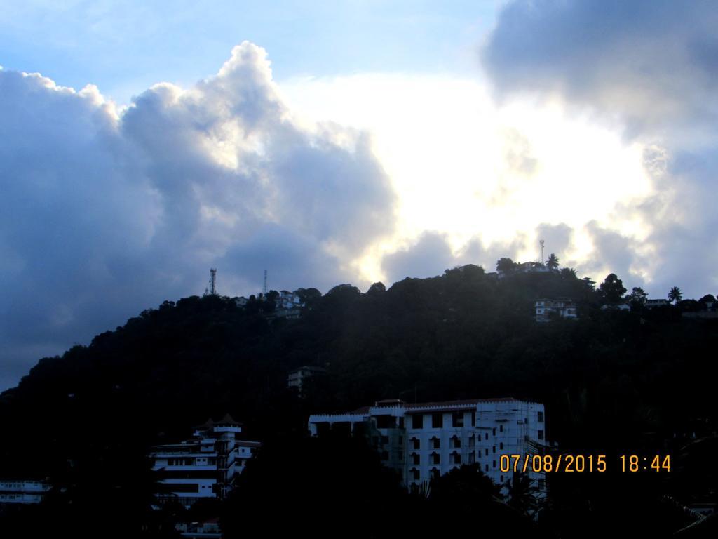 W Residence Kandy Esterno foto